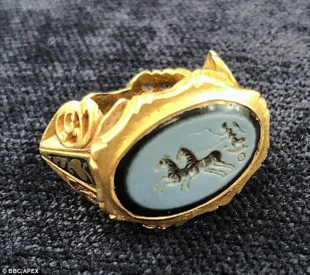 Un detectorista encuentra un anillo romano de 1800 años